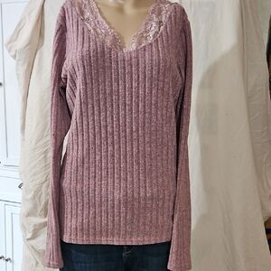 Elegant Mauve V-Neck Sweater with Lace Trim